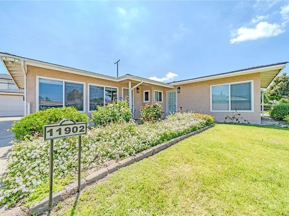 11902 206th St, Lakewood, CA 90715