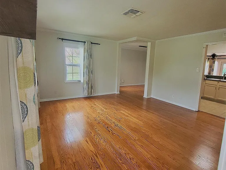 1514 Zora St — Photo 6