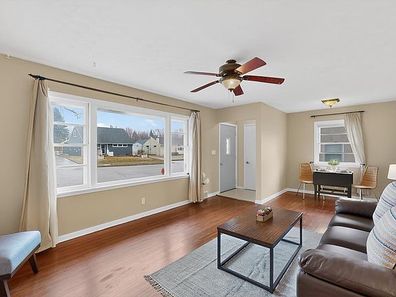 5th image of 1513 10th Ave NE