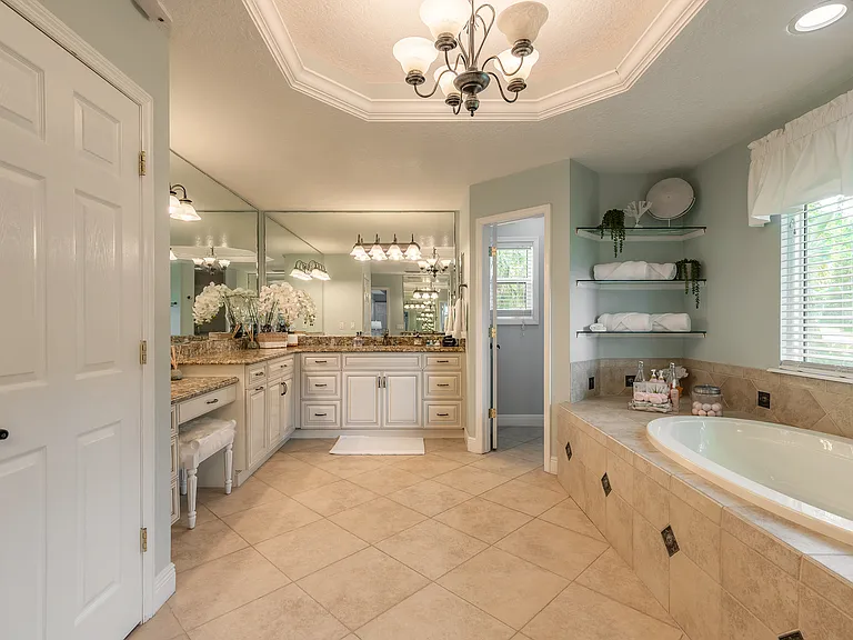 63 E Bayshore Dr — Photo 21