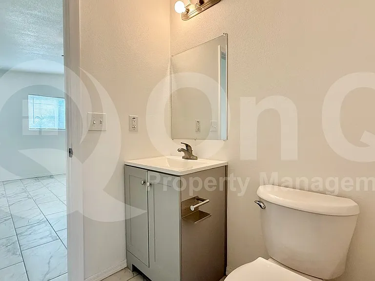 741 E Erie St #1 — Photo 32