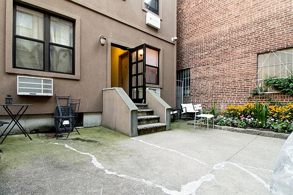 Rented by EXR | media 50