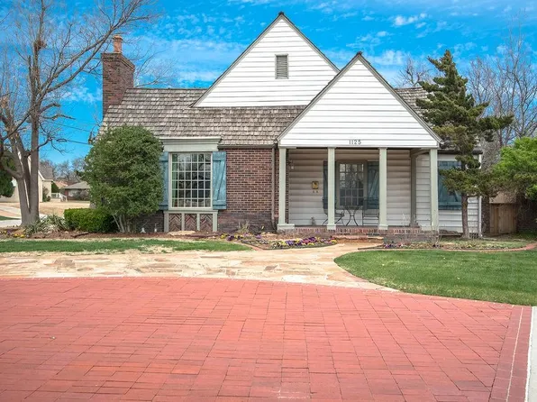 1125 Park Manor St, Nichols Hills, OK 73116