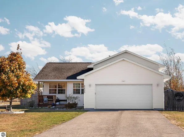 2433 Woodcock Ln, Traverse City, MI 49685