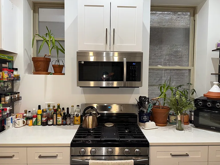 1114 N Wolcott Ave #1R — Photo 4