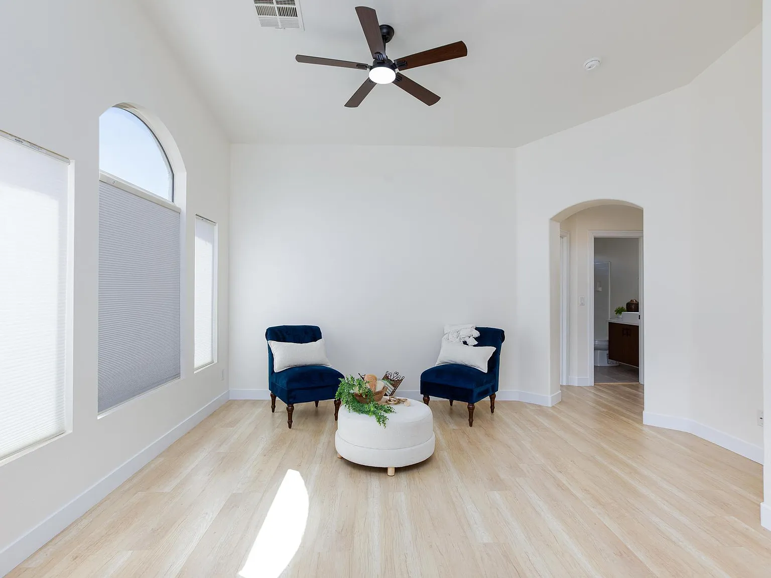 2 bed, 1128 sqft, $1,900 — Photo 3