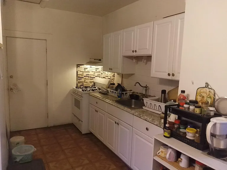 154 Webster Ave #3B — Photo 4