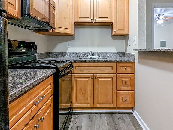 3rd image of 350 Fort Worth Ave #2