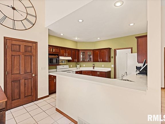 3rd image of 1221 Breckenridge Dr