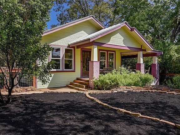 2nd image of 1006 Harwood Pl