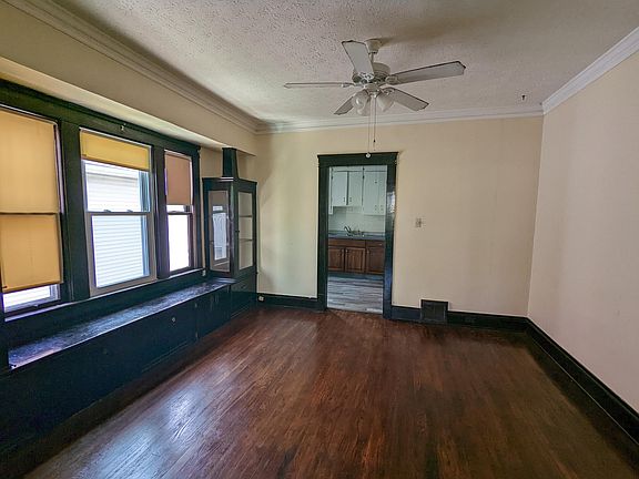 4th image of 10806 Almira Ave