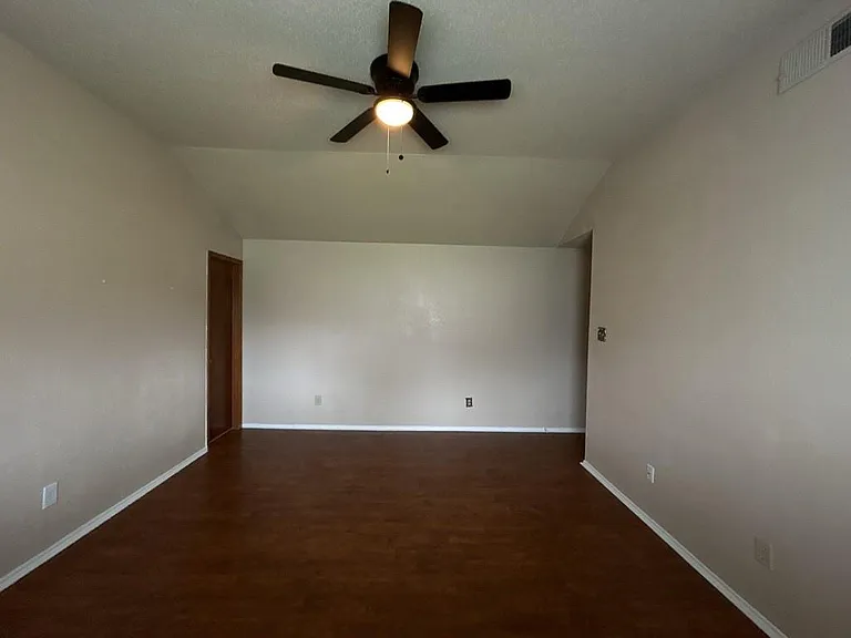 2412 Amber Hill Ln — Photo 17