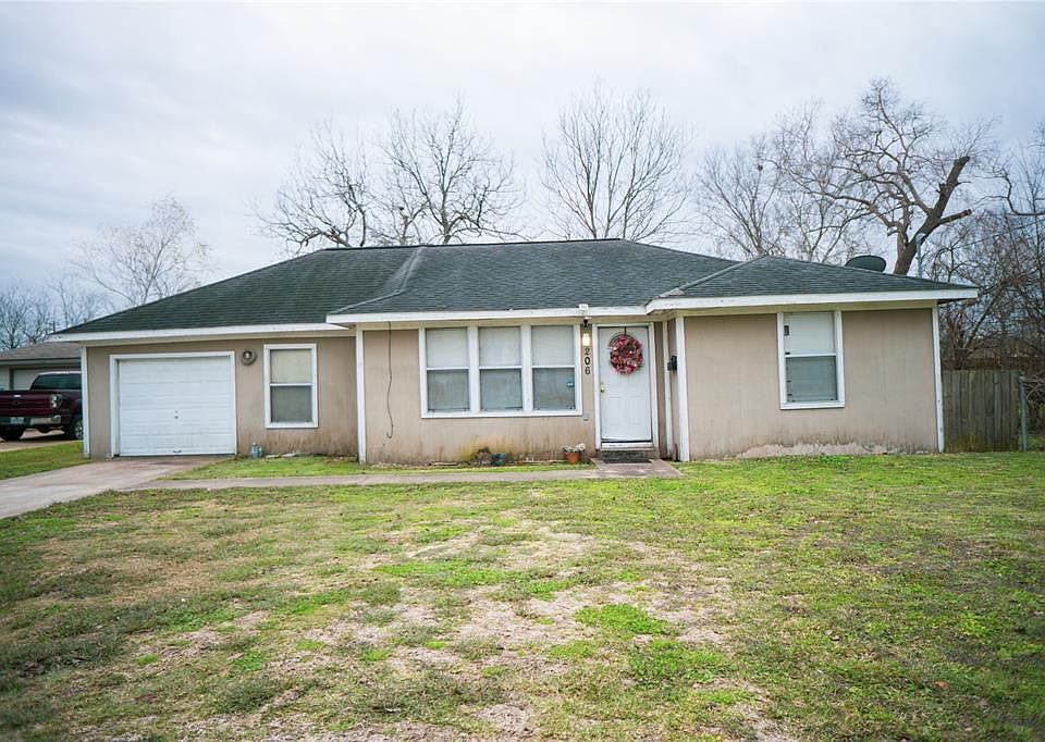 1st image of 206 N Shady Oaks Street