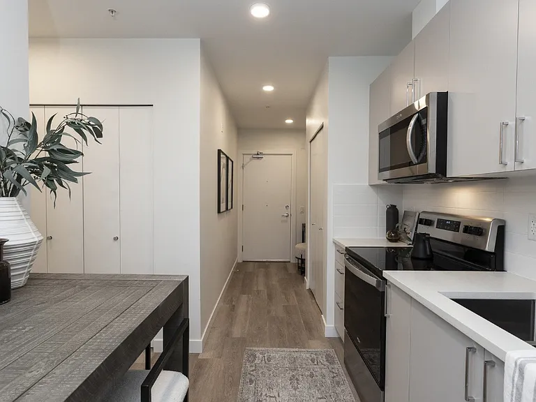 717 Como Lake Ave — Photo 9