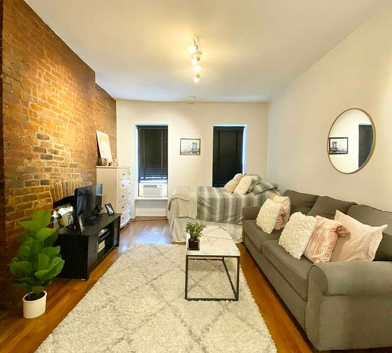 1st image of 344 E 76th St #15