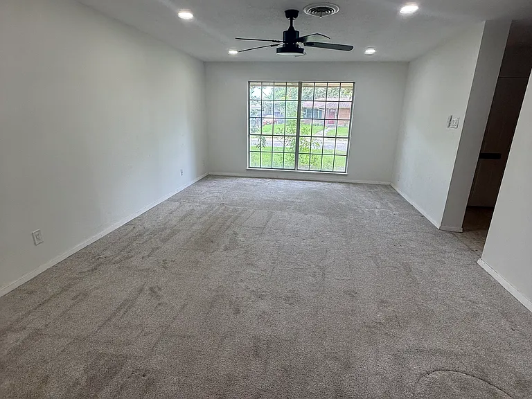 4637 Wilma Dr — Photo 9