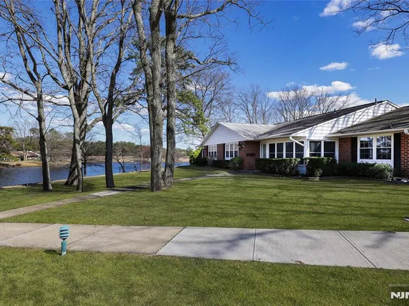 1028B Shetland Dr, Lakewood, NJ 08701