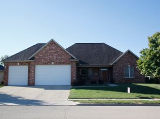 1252 Waterford Dr, Morton, IL