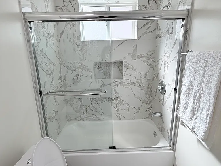 2233 S Longwood Ave #2 — Photo 7
