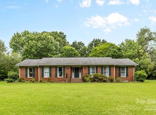 124 Courtney Ln, Matthews, NC 28105