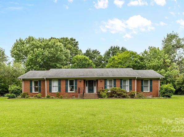 124 Courtney Ln, Matthews, NC 28105