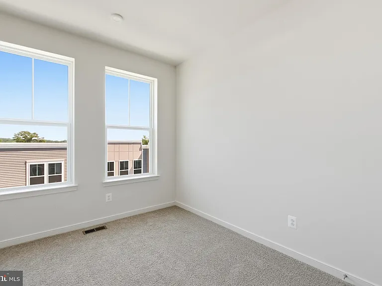 18002 Alicia Ave — Photo 24