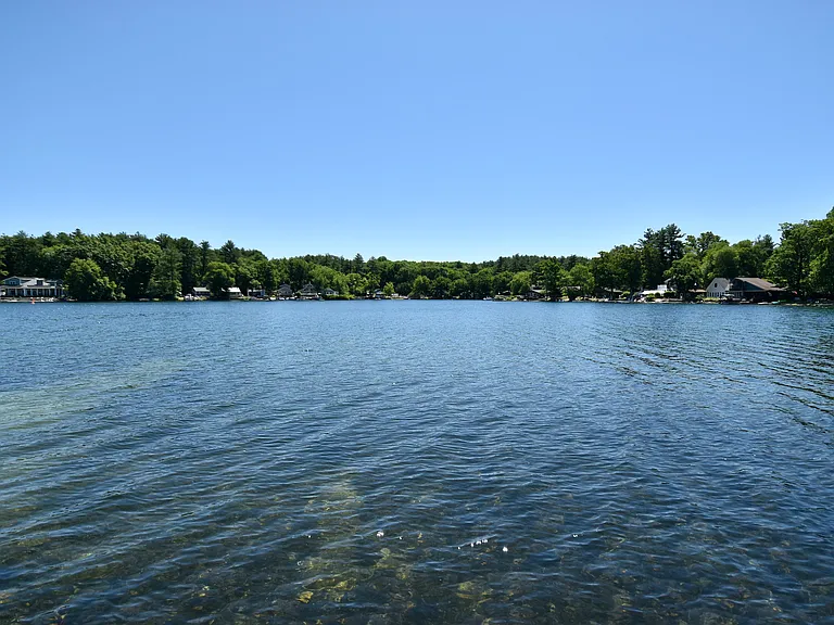 285 N Shore Rd — Photo 2