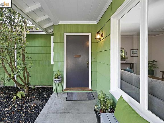 5th image of 15 Arlington Ln