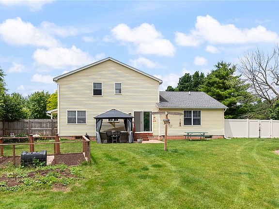 3rd image of 2119 Stonehedge Dr