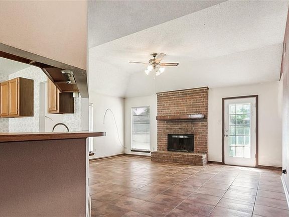 5th image of 2560 Long Branch Dr