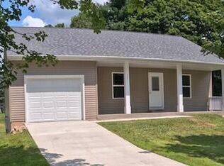 327 E Lincoln St, Hastings, MI