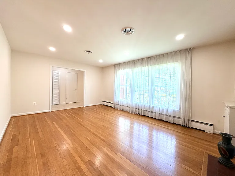 7529 Cayuga Ave — Photo 6