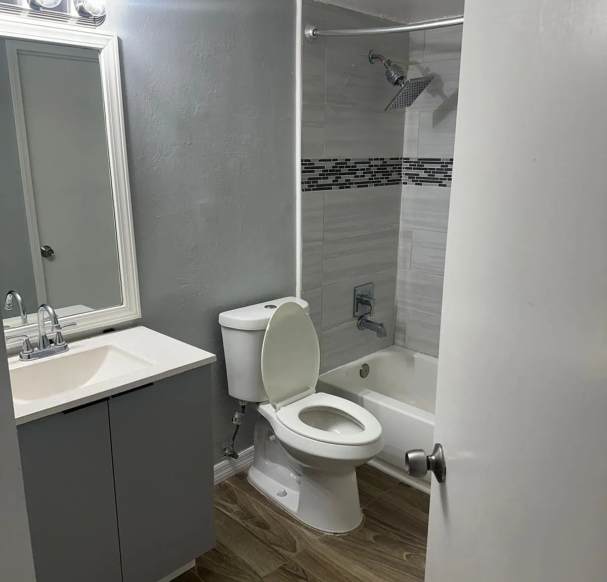 2 bed, 1019 sqft, $1,700 — Photo 1