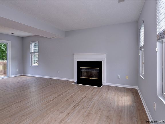 3rd image of 7609 Thacher Dr