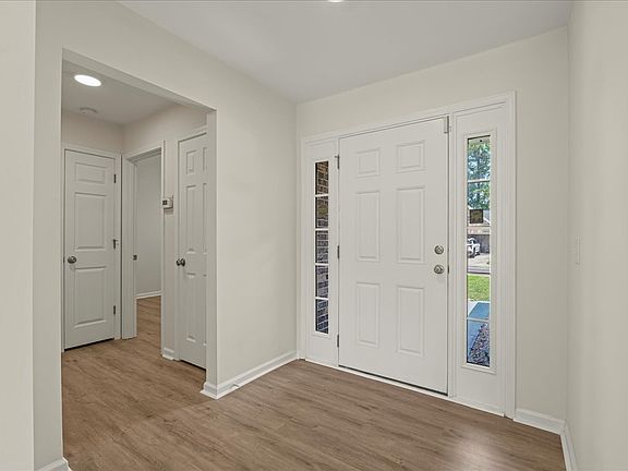 Entry way @ 16 Hawthorne Ct