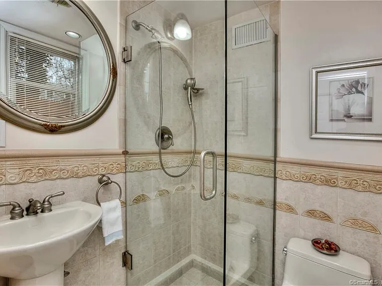 8 Lone Pine Ln — Photo 25