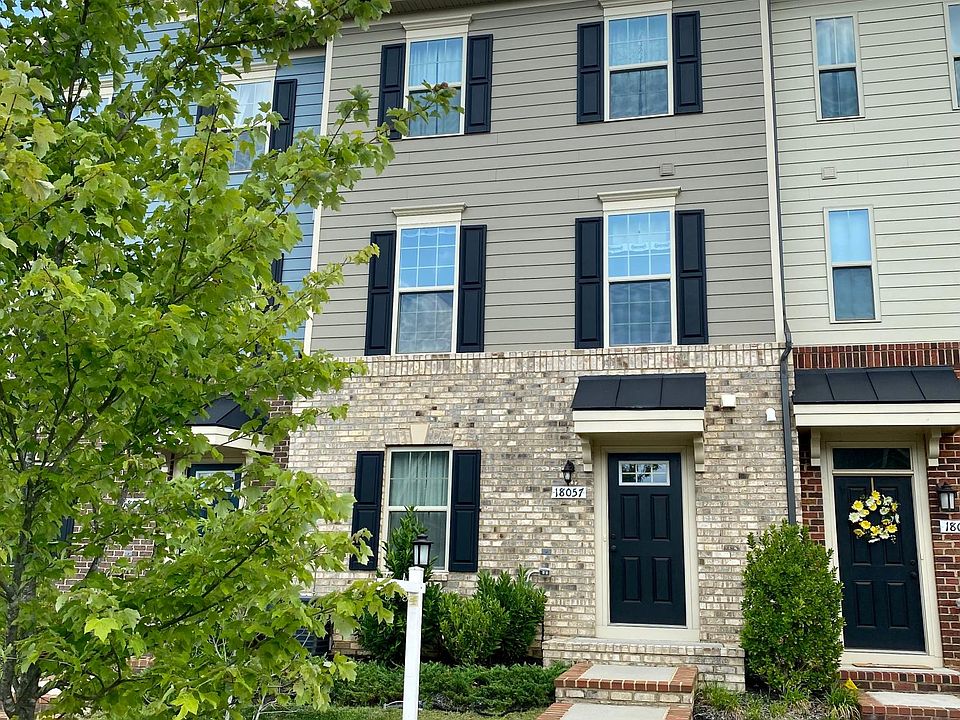 Beautiful 3 level townhome