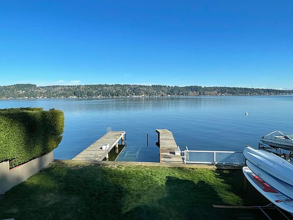 Main Floor- Lake View