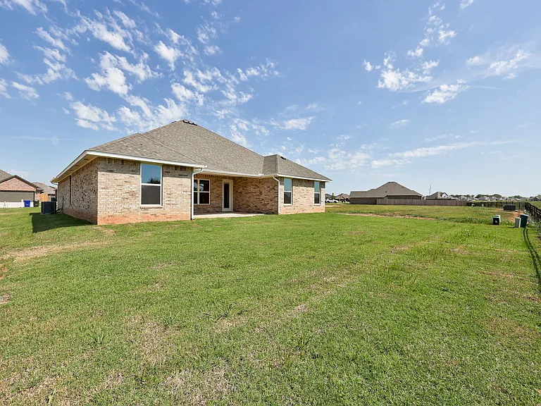 2728 Dunham Dr — Photo 50