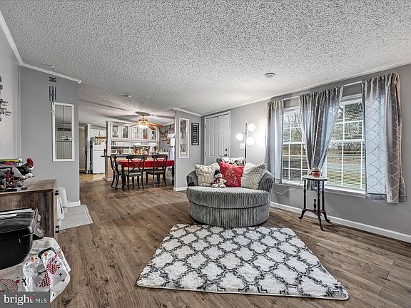 3rd image of 18 Melissa Ln