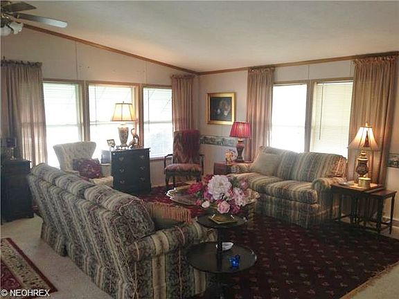 2nd image of 6 Emerald Ln #6