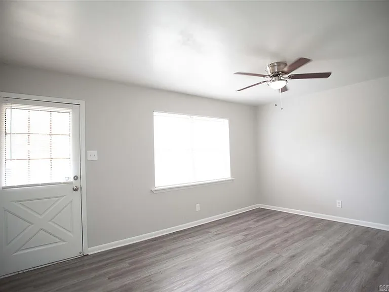 7125 Redwood Dr — Photo 2