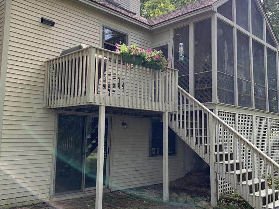 2nd image of 2392 Lake Shore Rd #14