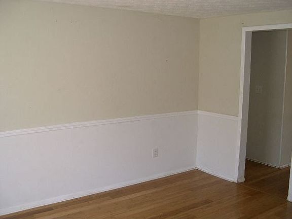 5th image of 5889 Chatham Ct