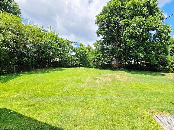 5th image of 206 Watson Dr