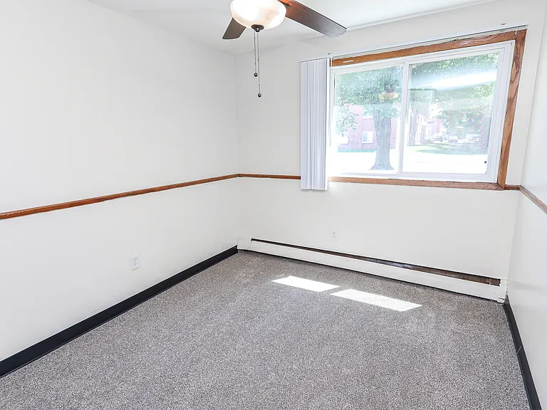 Cedar Avenue Apartments — Photo 17