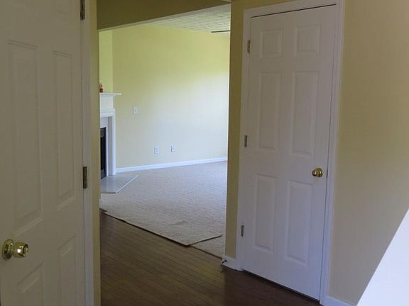3rd image of 413 Glenleigh Dr