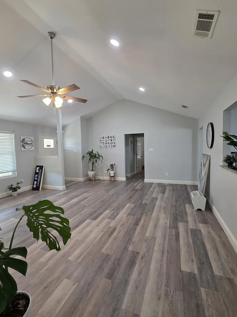 3 bed, 2.0 bath, 2248 sqft, $2,600 — Photo 3