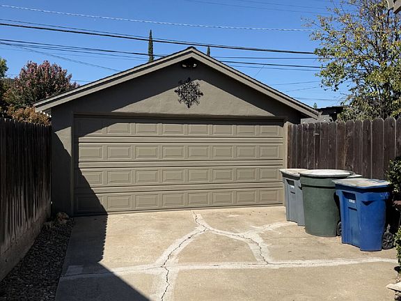 5th image of 1925 Orchard Ln