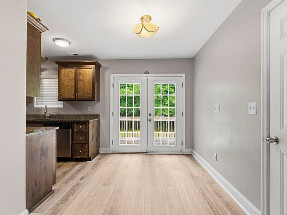 4th image of 420 Forest Grove Cir